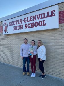 Isabella with her parents in front of the HS