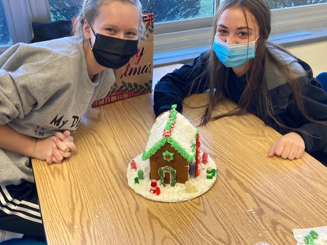 HS Food Prep class makes gingerbread houses